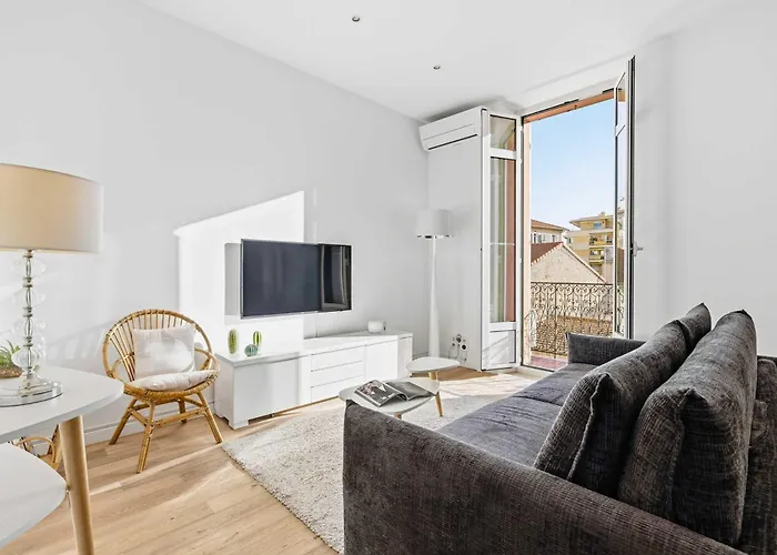 Le Rosy - In Balcony קאן